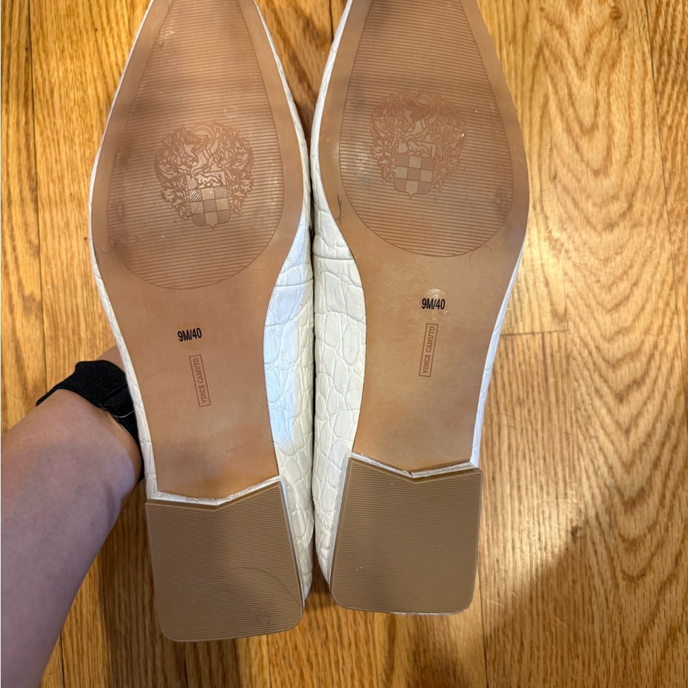 Vince Camuto Women's Croc-Embossed White Flats - Picture 2 of 3
